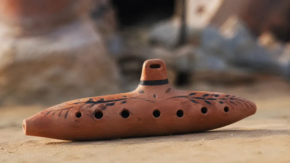 Boreendo clay vessel flute
